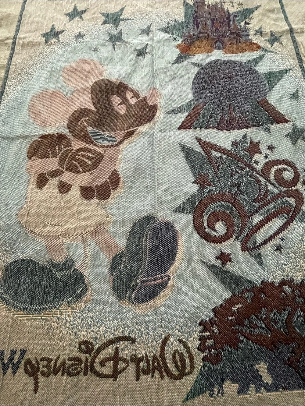 ✨ Walt Disney World Throw Blanket – Like New! ✨